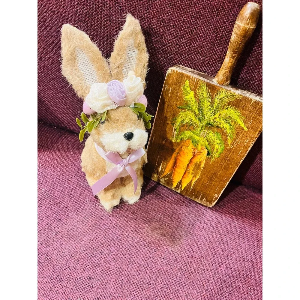 Vintage Carrot cutting board with bunny